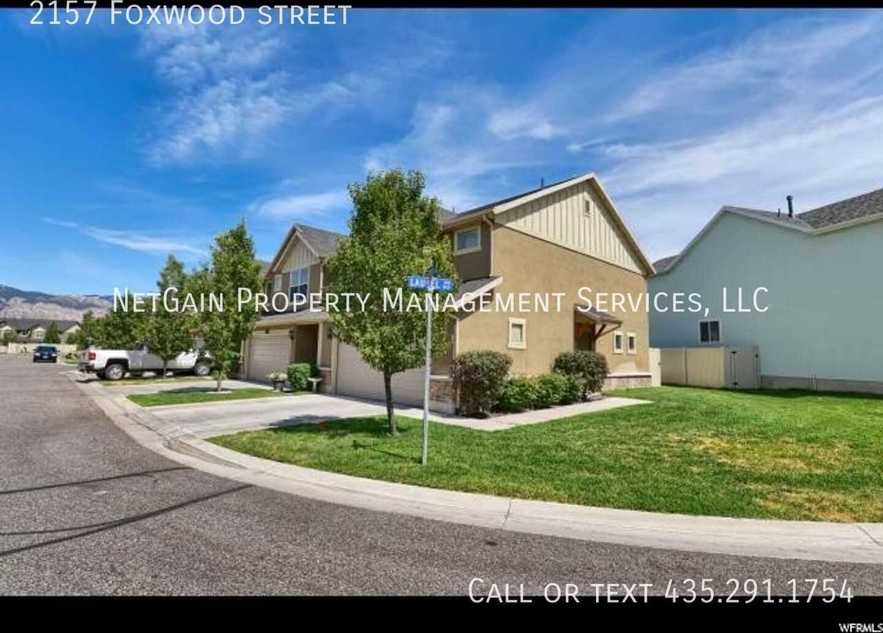 2157 W Foxwood St - Photo 2 of 23