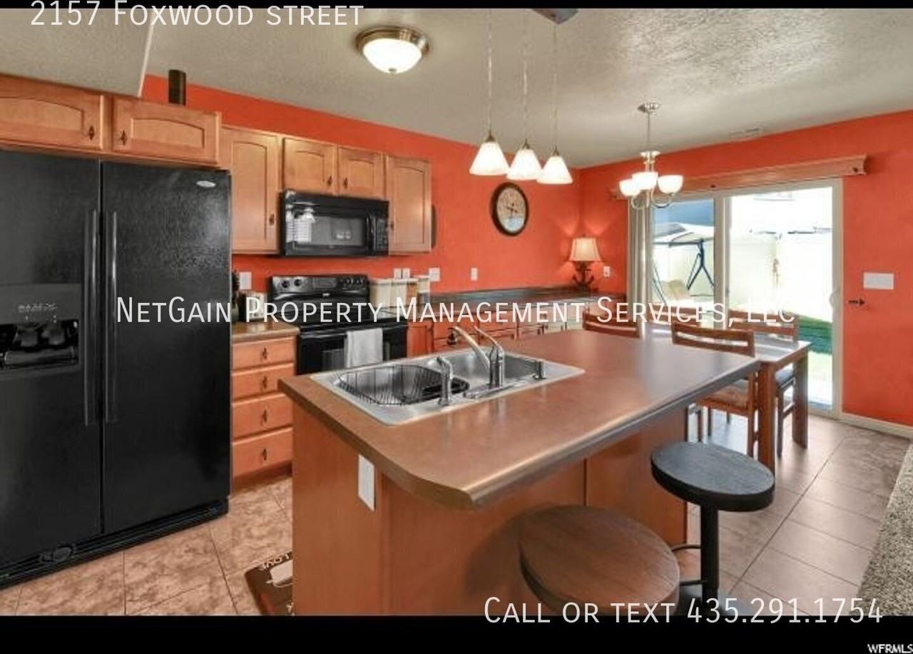 2157 W Foxwood St - Photo 6 of 23