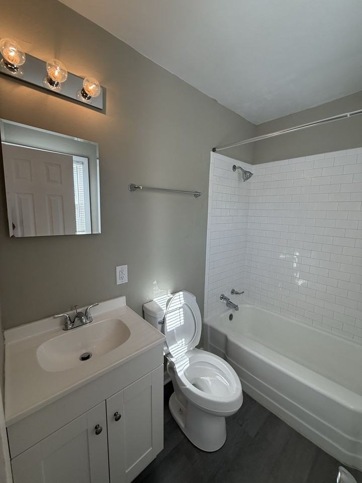 1453 W 4th St - Photo 2 of 6