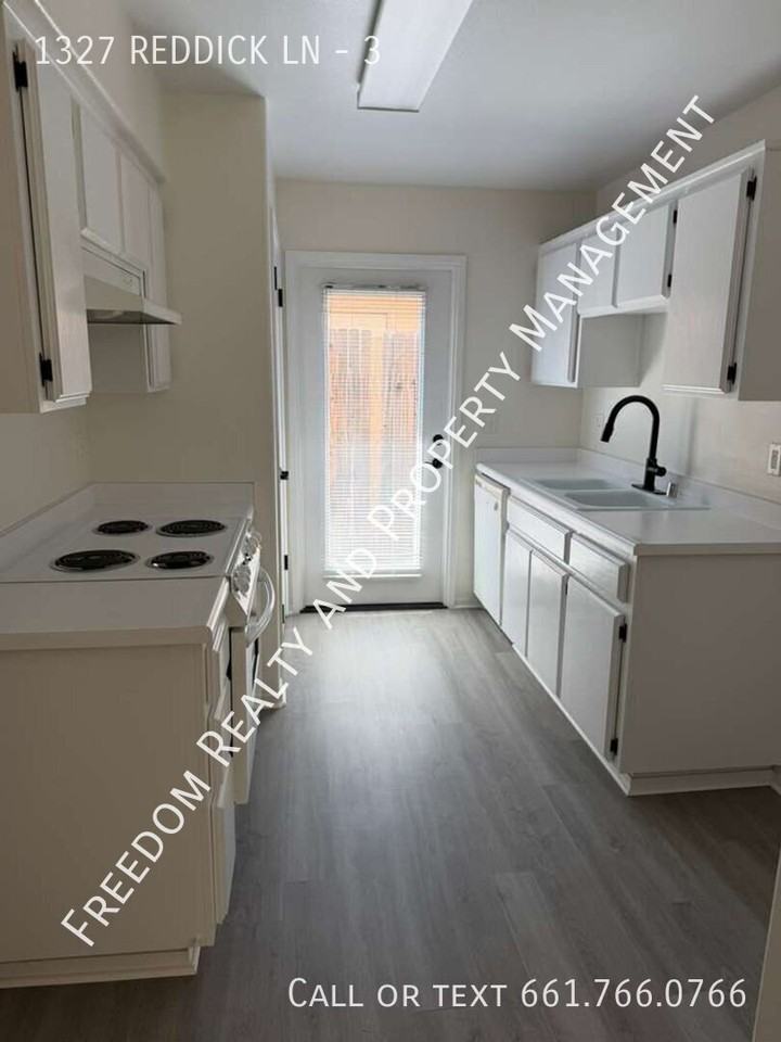 1327 Reddick Ln #3 - Photo 4 of 23