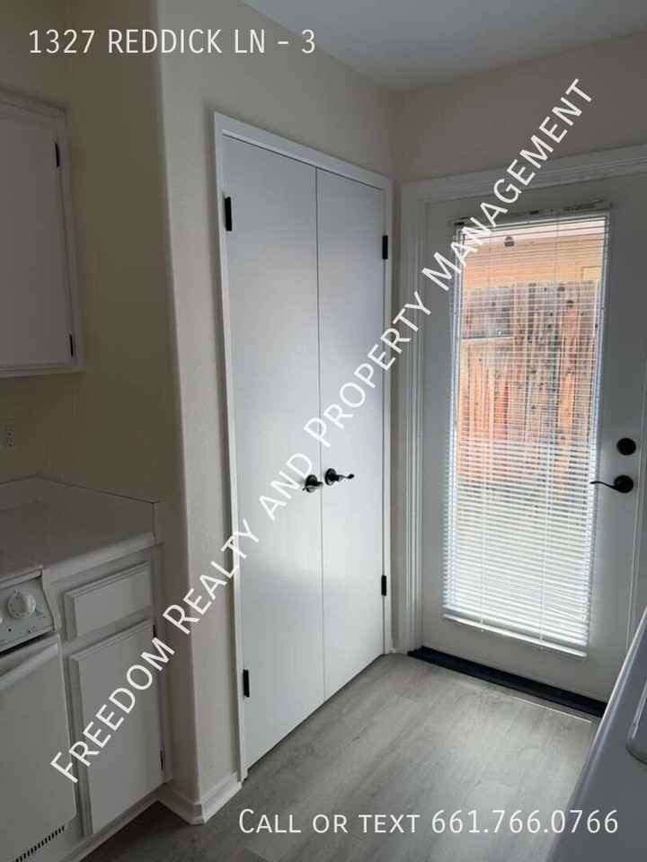 1327 Reddick Ln #3 - Photo 5 of 23