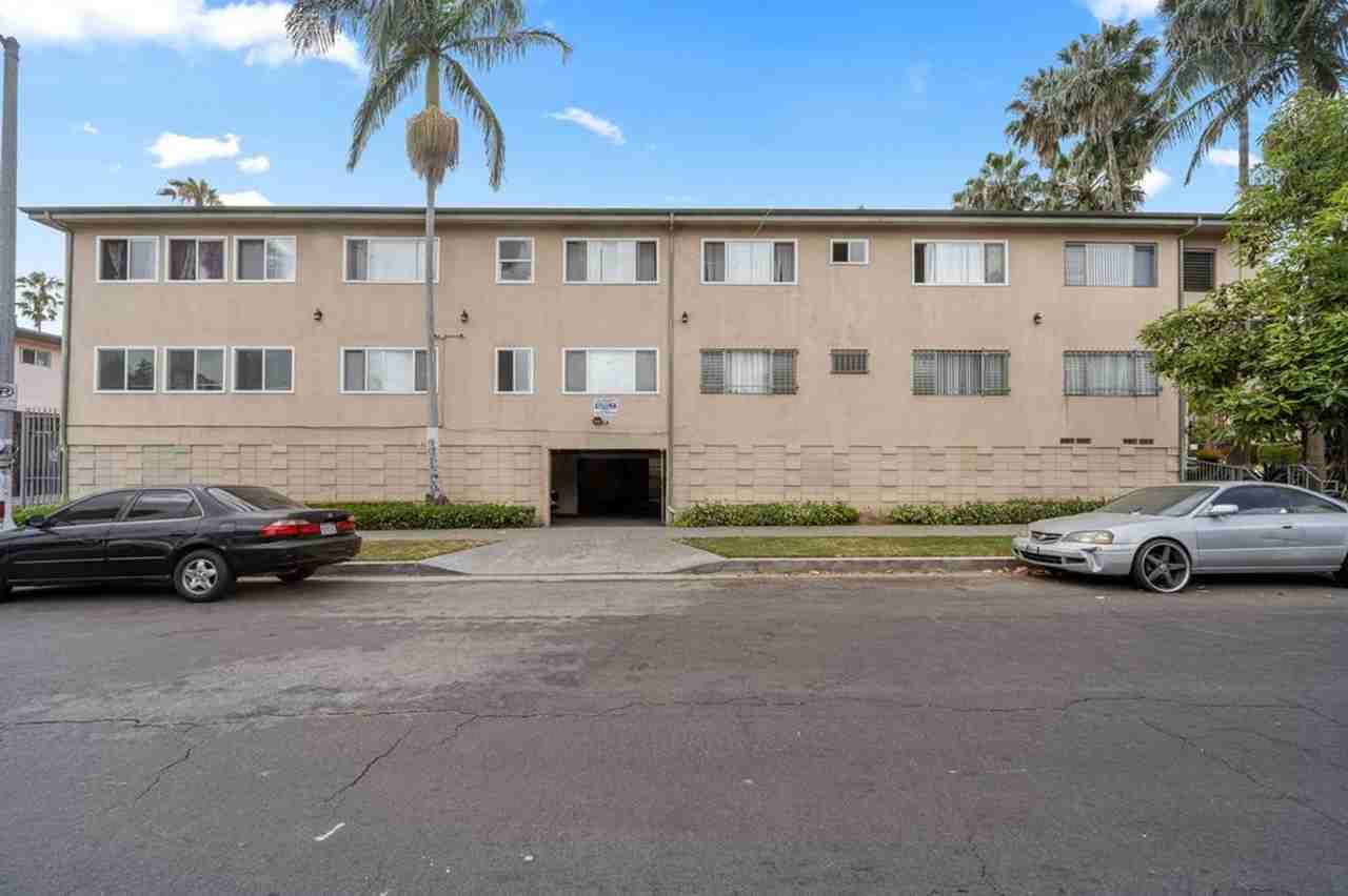 3838 Gibraltar Ave - Photo 3 of 33