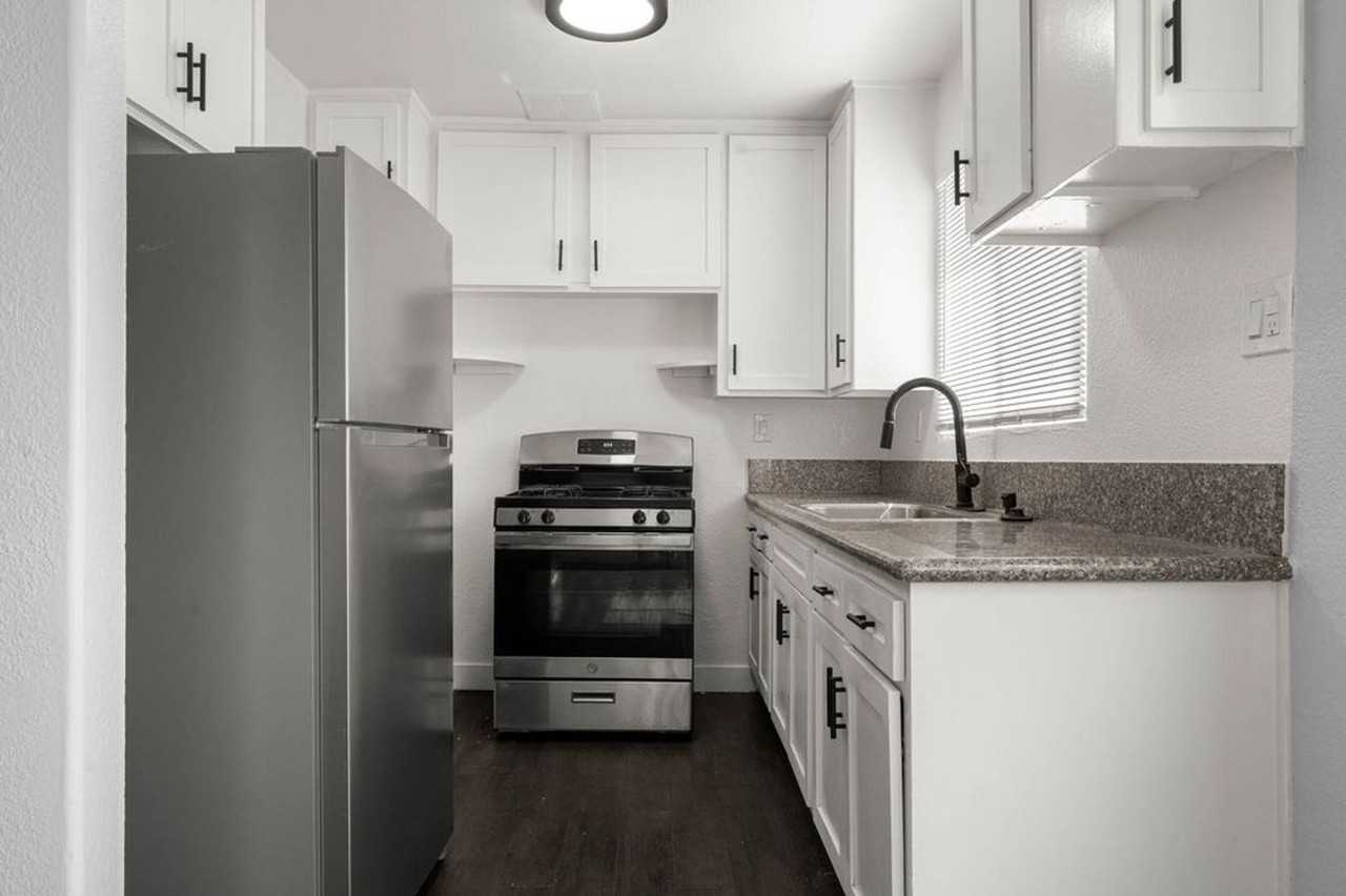3838 Gibraltar Ave - Photo 7 of 33