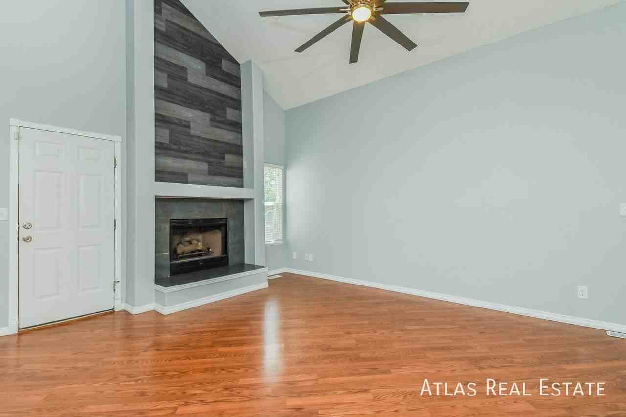 6170 Iverson Ct - Photo 2 of 21