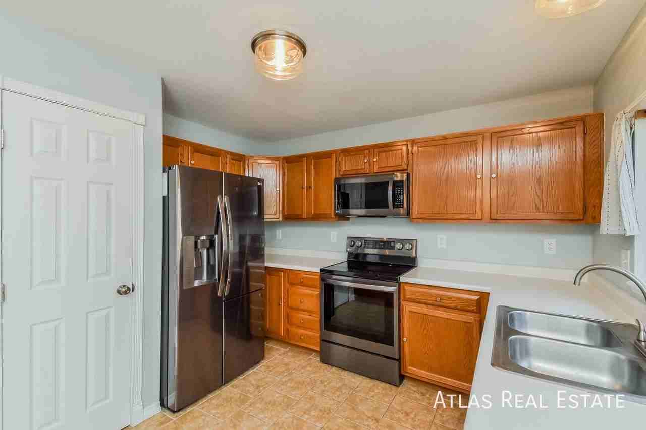 6170 Iverson Ct - Photo 5 of 21