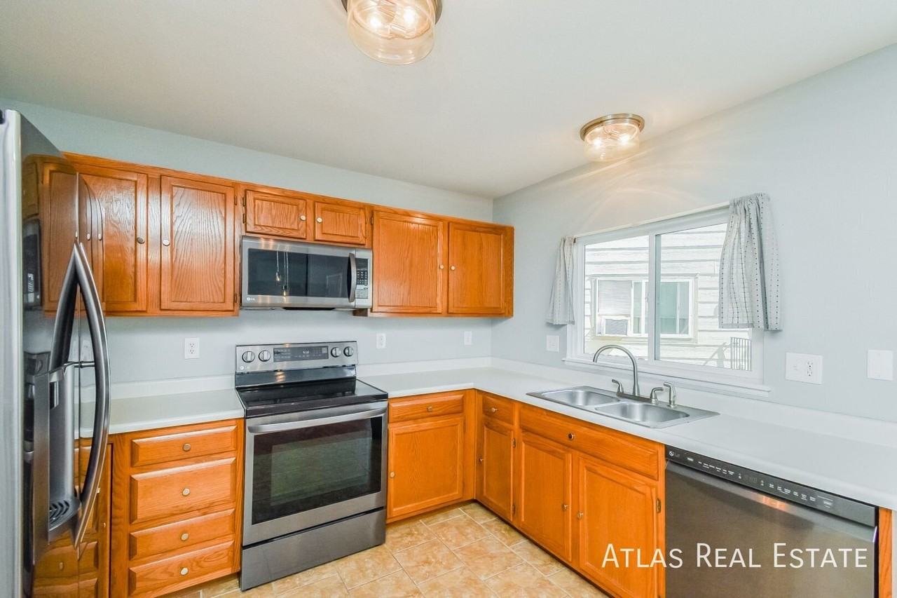 6170 Iverson Ct - Photo 6 of 21