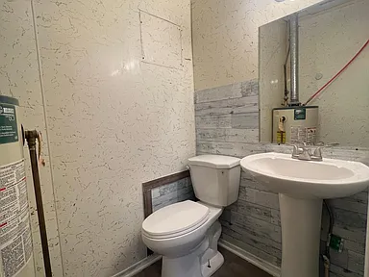 101 Elm St - Photo 4 of 25