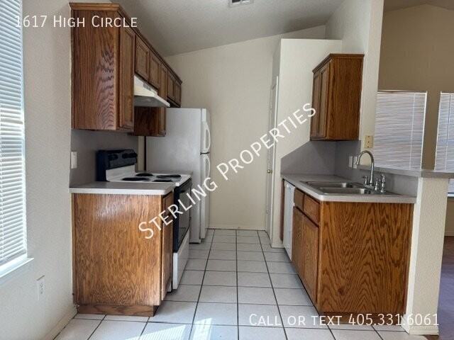 1617 High Cir - Photo 7 of 33