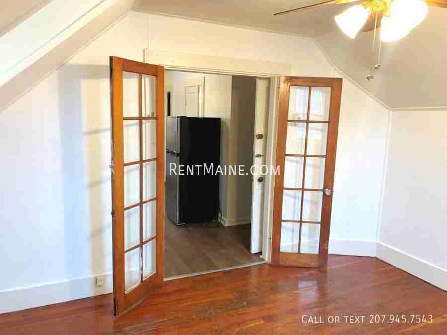 160 Grove St #D - Photo 2 of 12