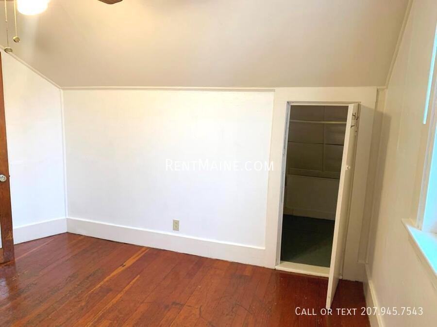 160 Grove St #D - Photo 3 of 12