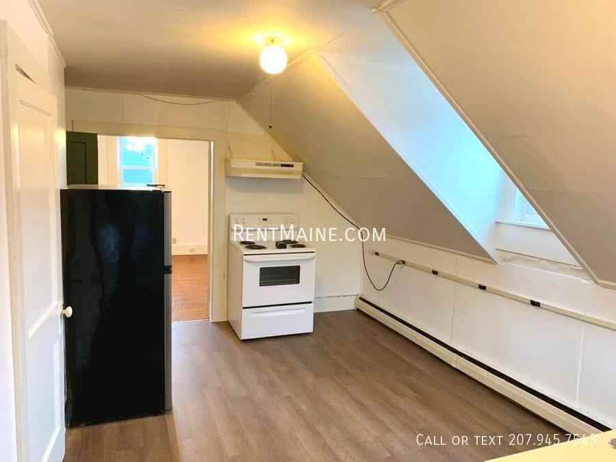 160 Grove St #D - Photo 4 of 12