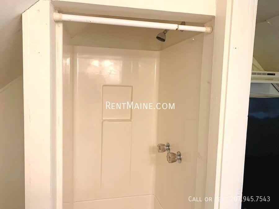 160 Grove St #D - Photo 6 of 12