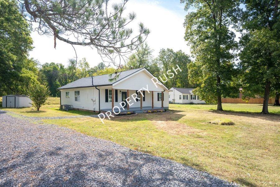 1522 Happy Valley Rd - Photo 3 of 29