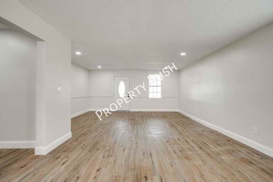 1522 Happy Valley Rd - Photo 7 of 29