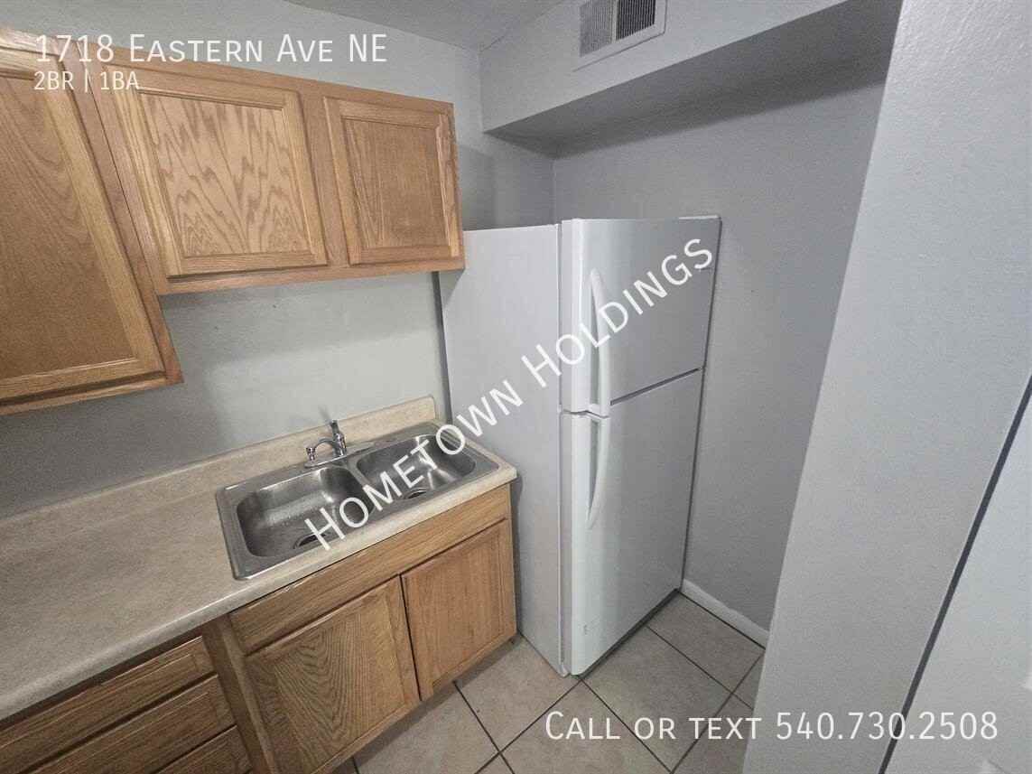 1718 Eastern Ave Ne - Photo 5 of 20