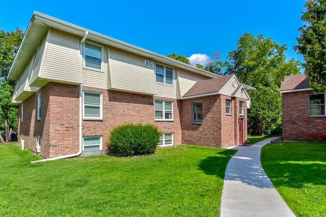 EastGate Apartments - Photo 2 of 3