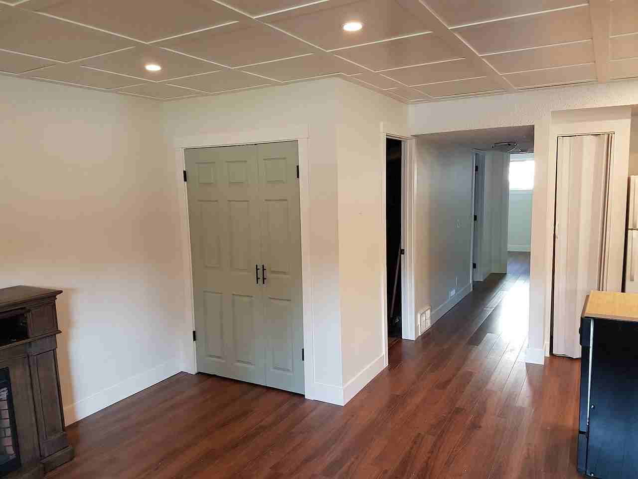 240 26 Ave Ne - Photo 4 of 9