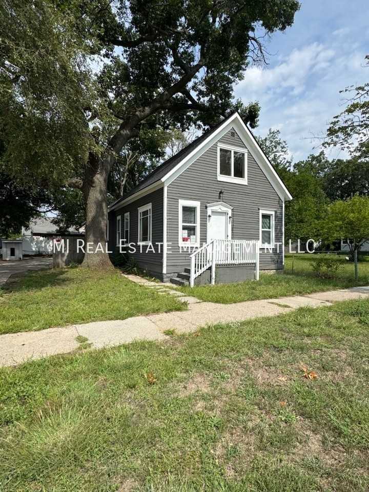 634 Catawba Ave - Photo 2 of 18