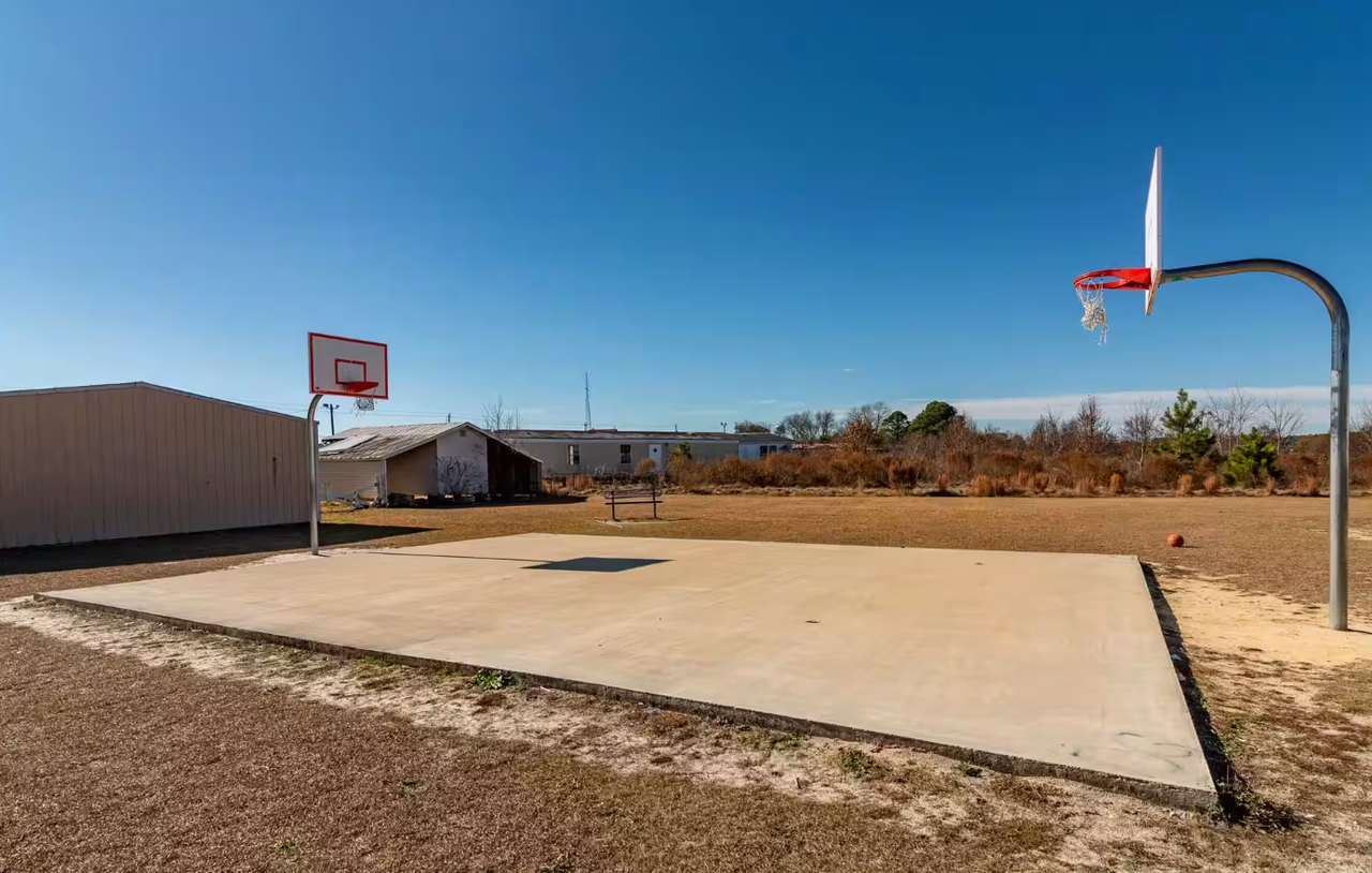 1512 Thomas Dr - Photo 3 of 3