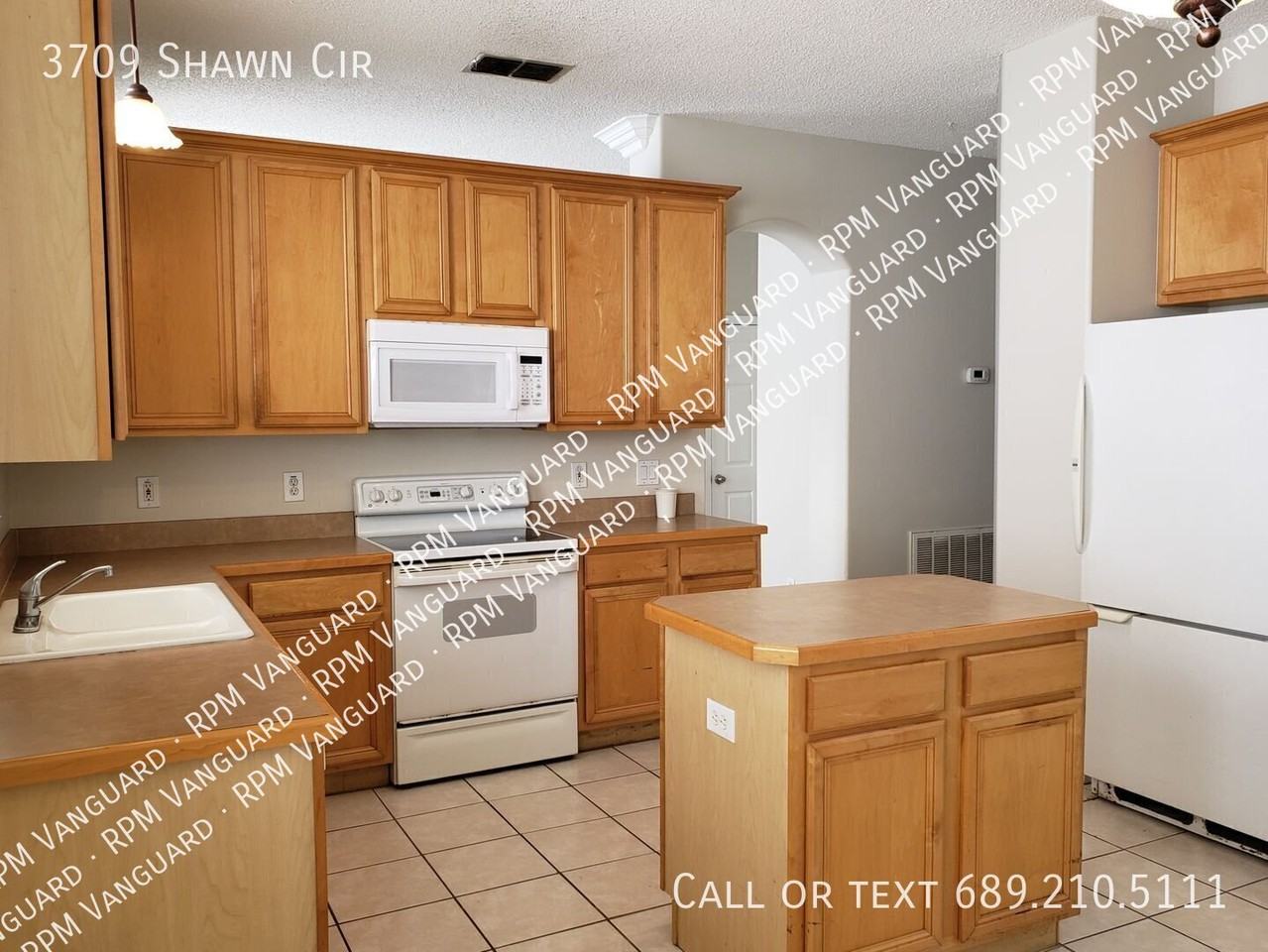 3709 Shawn Cir - Photo 3 of 16