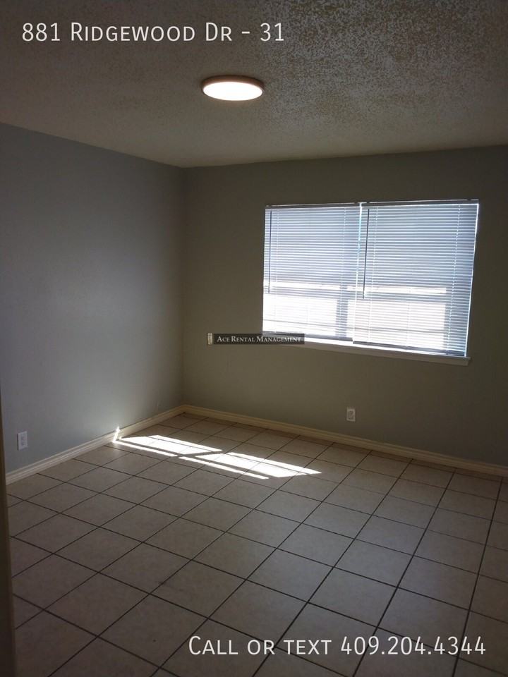 881 Ridgewood Dr #31 - Photo 2 of 7