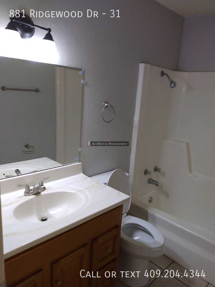 881 Ridgewood Dr #31 - Photo 3 of 7