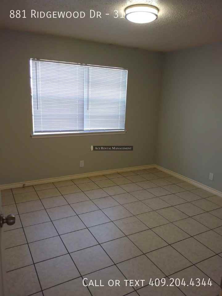 881 Ridgewood Dr #31 - Photo 4 of 7