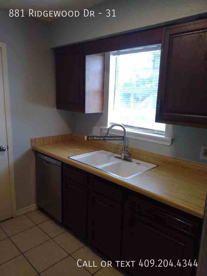 881 Ridgewood Dr #31 - Photo 5 of 7