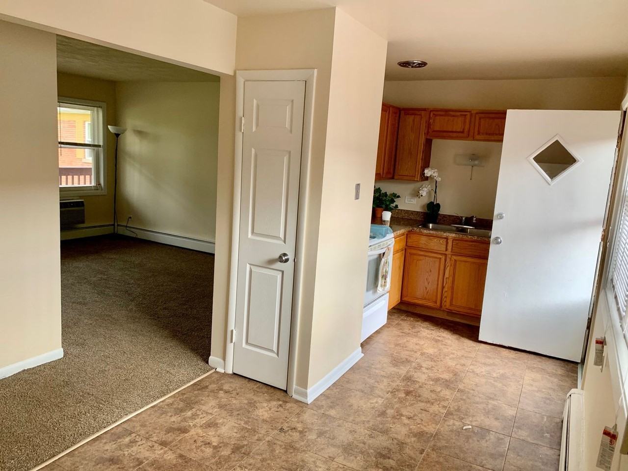 Palatine Park Apartments - Photo 5 of 9