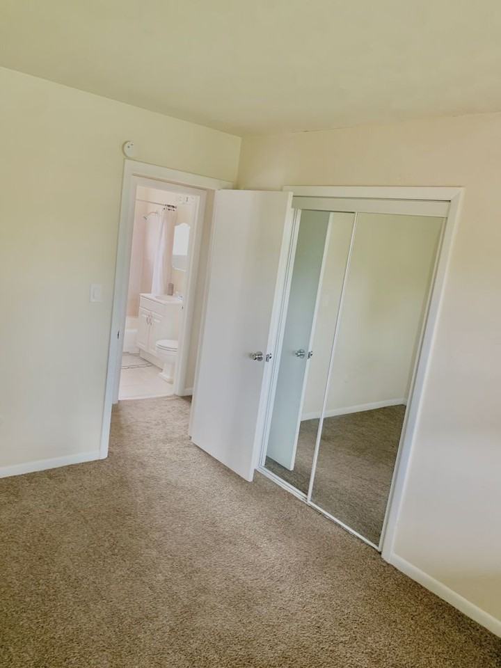 Palatine Park Apartments - Photo 7 of 9