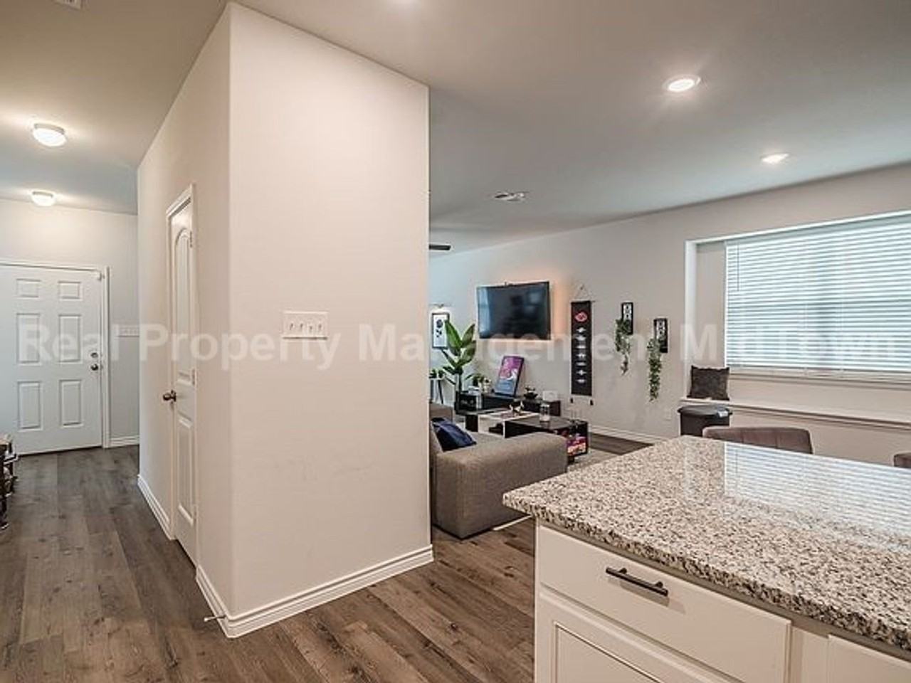 5632 Shore Point Trl - Photo 2 of 21