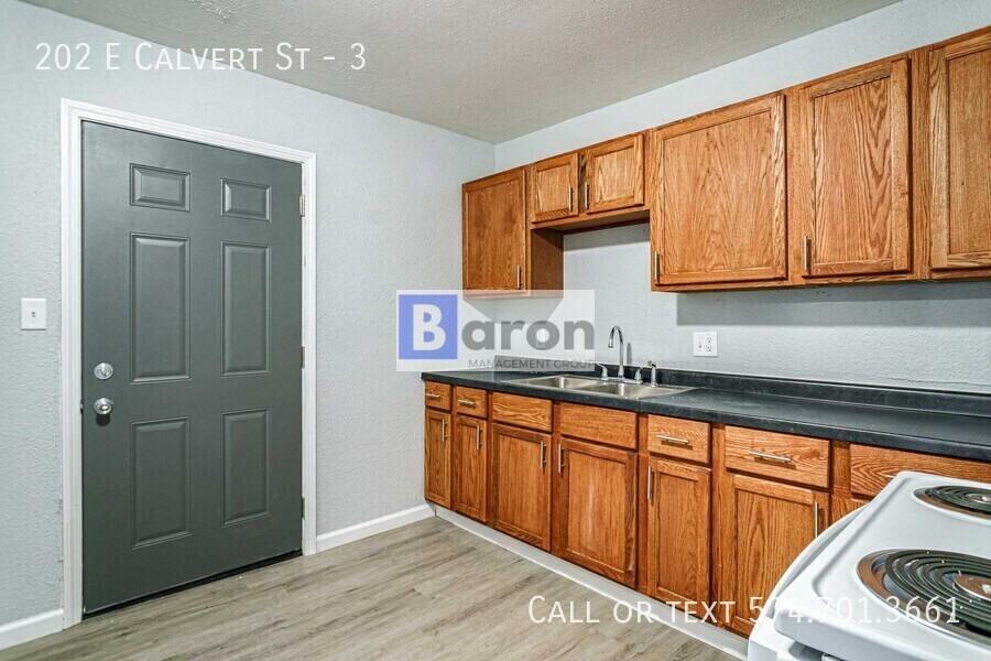 202 E Calvert St #3 - Photo 4 of 13