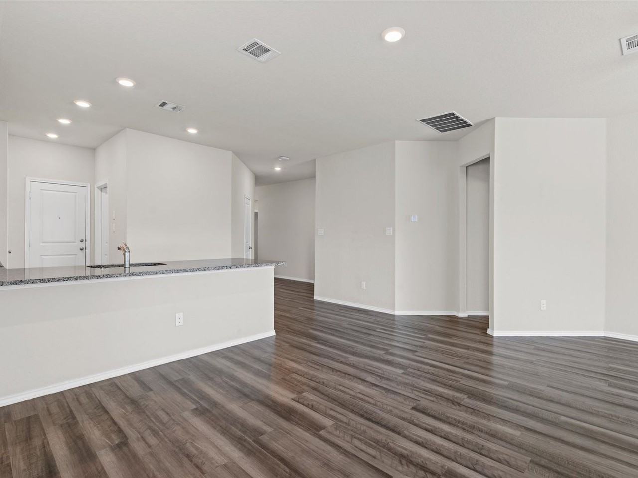 10410 Waverunner - Photo 4 of 20