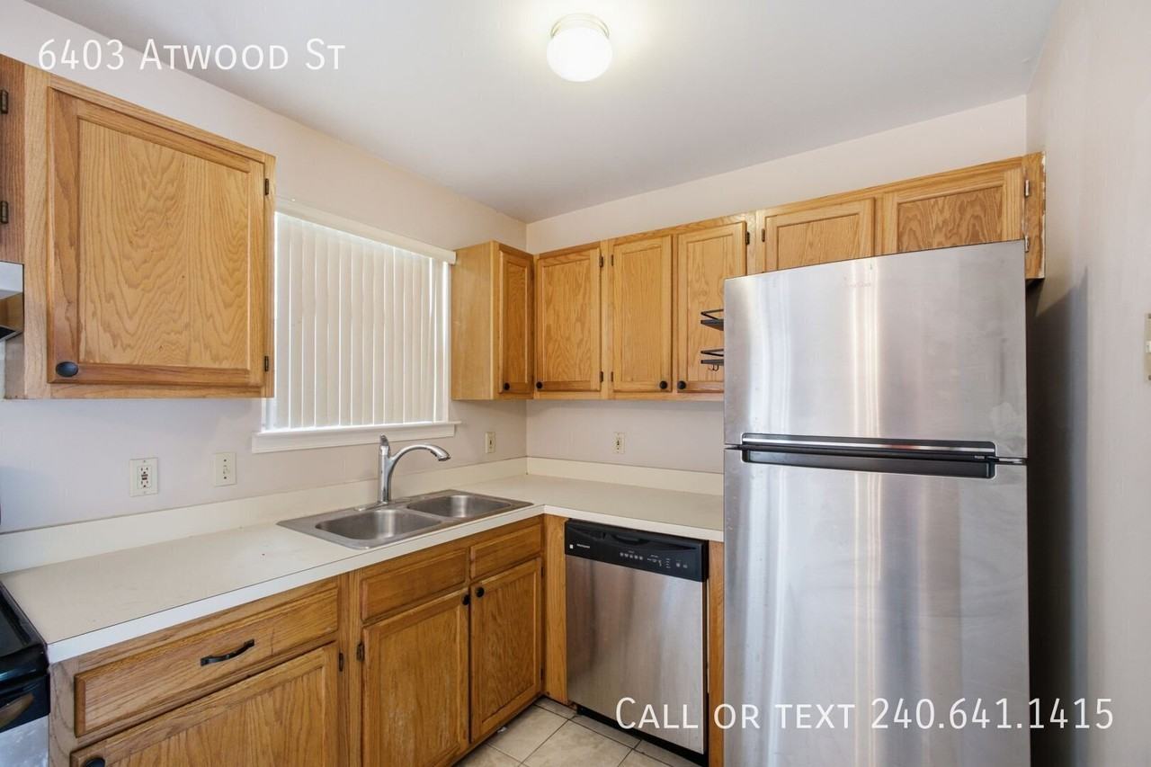 6403 Atwood St - Photo 6 of 22