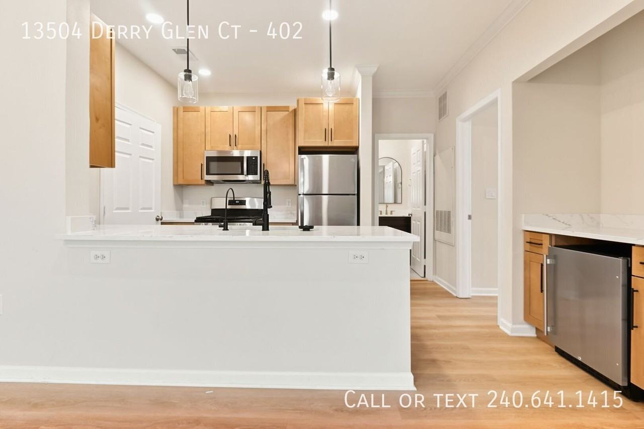 13504 Derry Glen Ct #402 - Photo 6 of 14