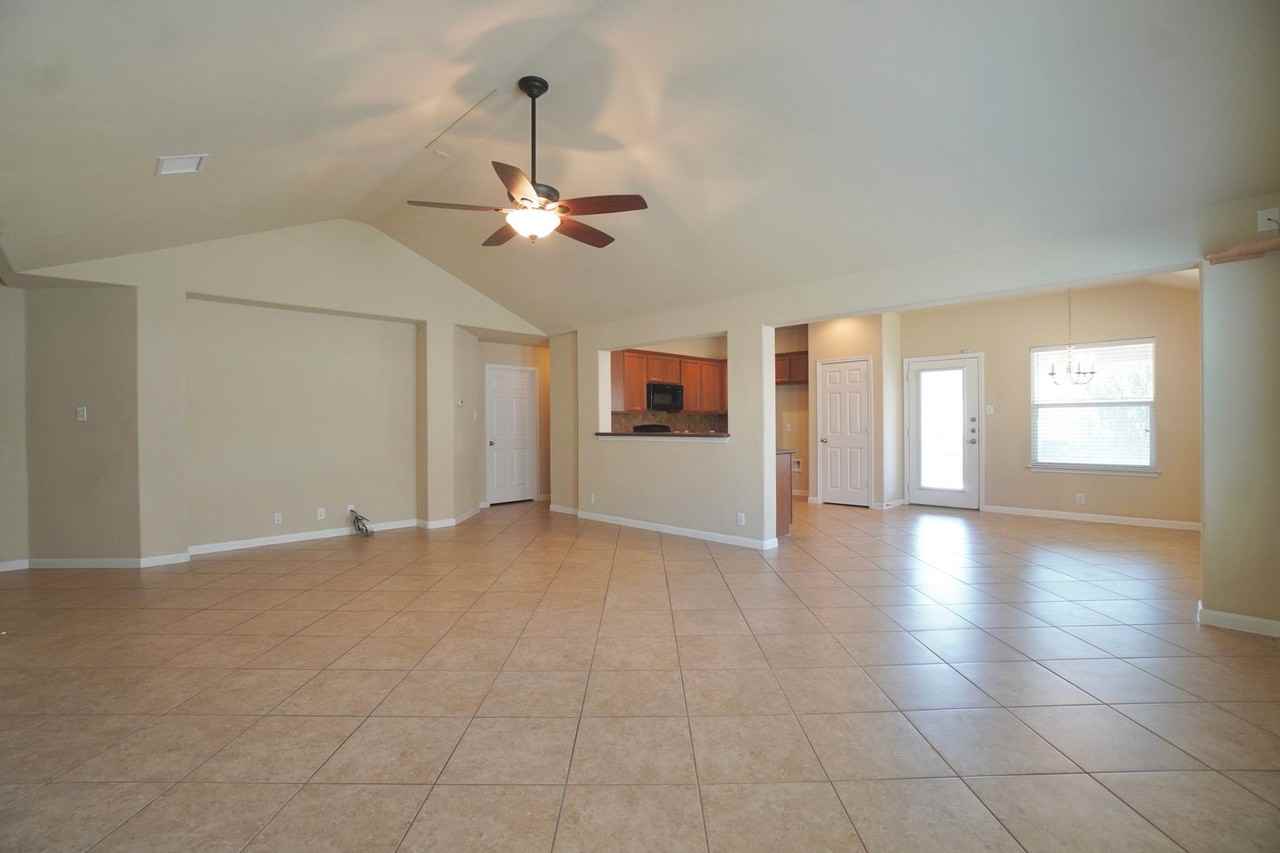 1810 Laminar Creek Rd - Photo 4 of 37