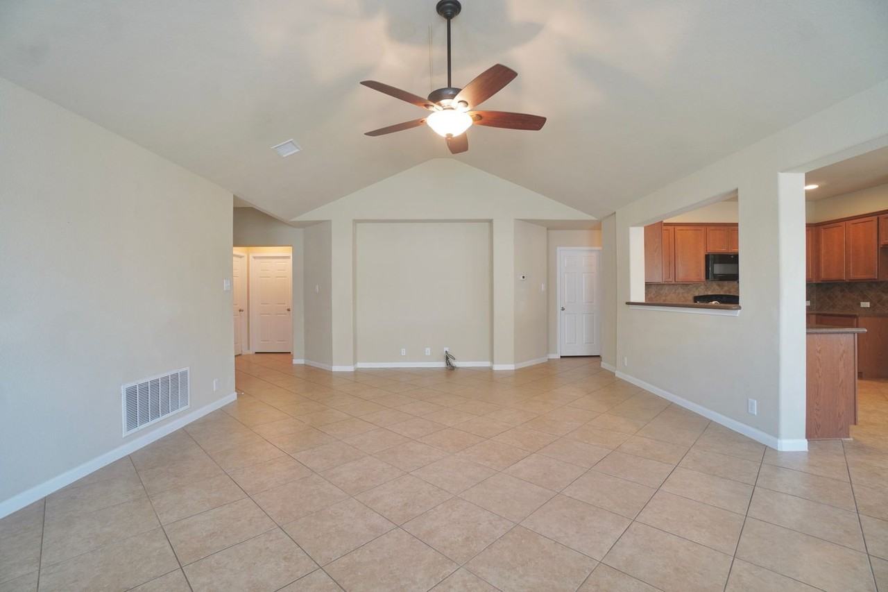 1810 Laminar Creek Rd - Photo 5 of 37