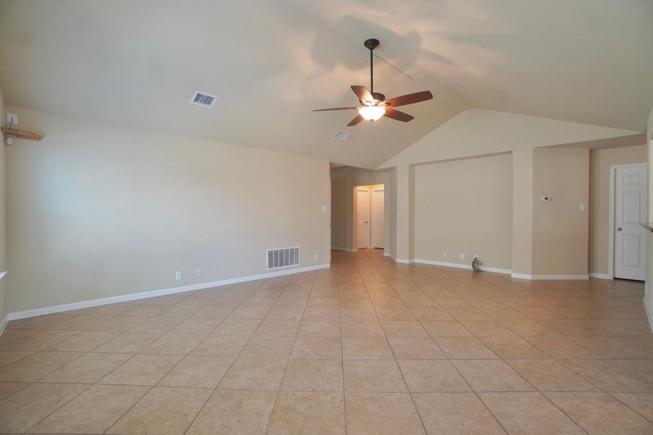 1810 Laminar Creek Rd - Photo 6 of 37