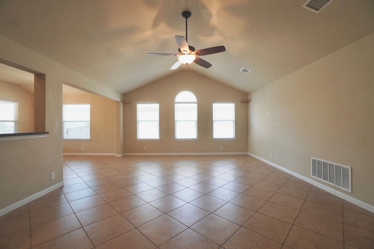 1810 Laminar Creek Rd - Photo 4 of 29