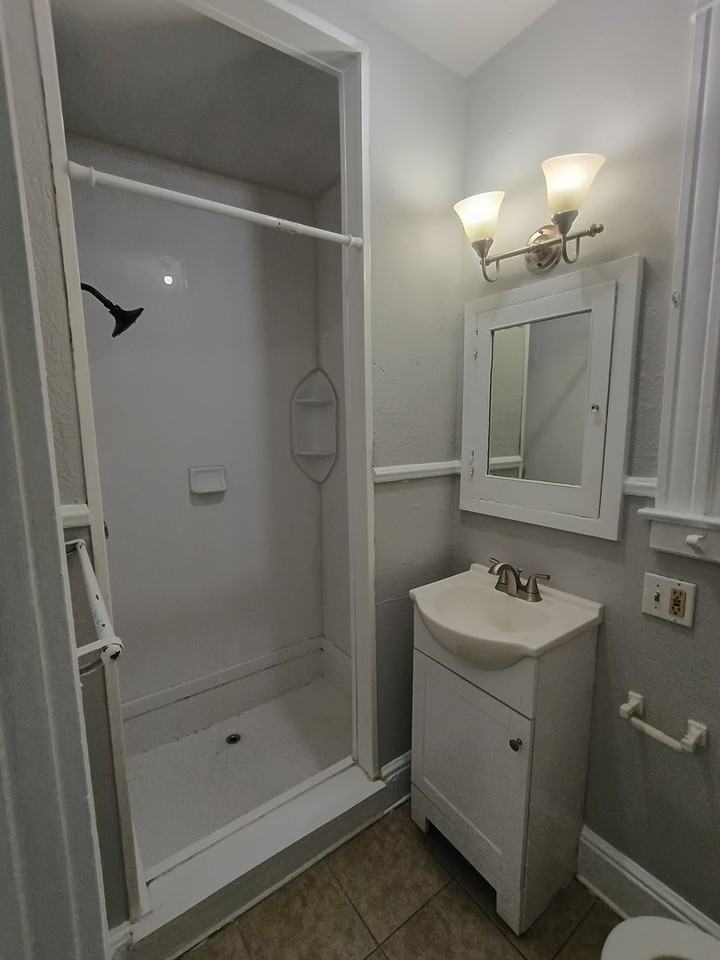 24 N Diamond St - Photo 3 of 8