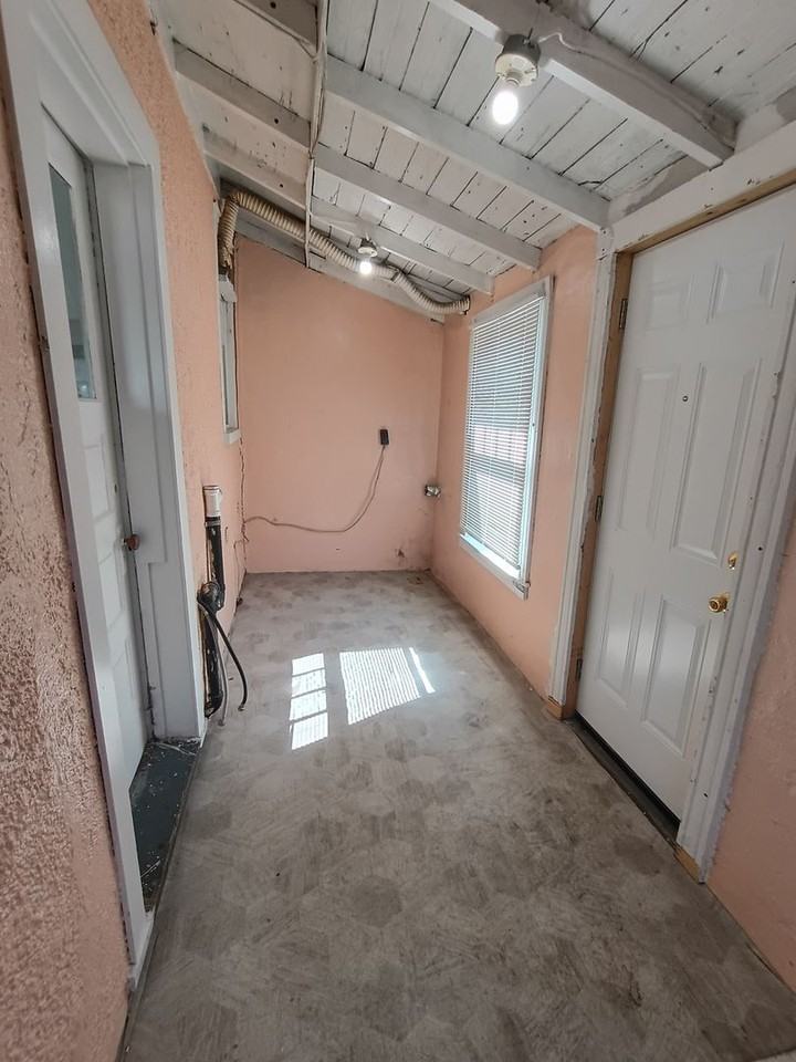24 N Diamond St - Photo 4 of 8