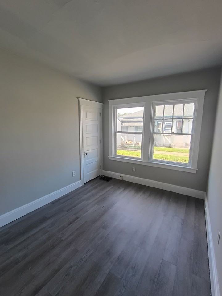 24 N Diamond St - Photo 5 of 8