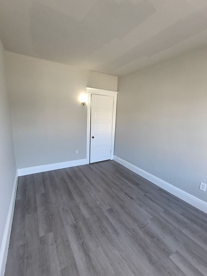 24 N Diamond St - Photo 6 of 8
