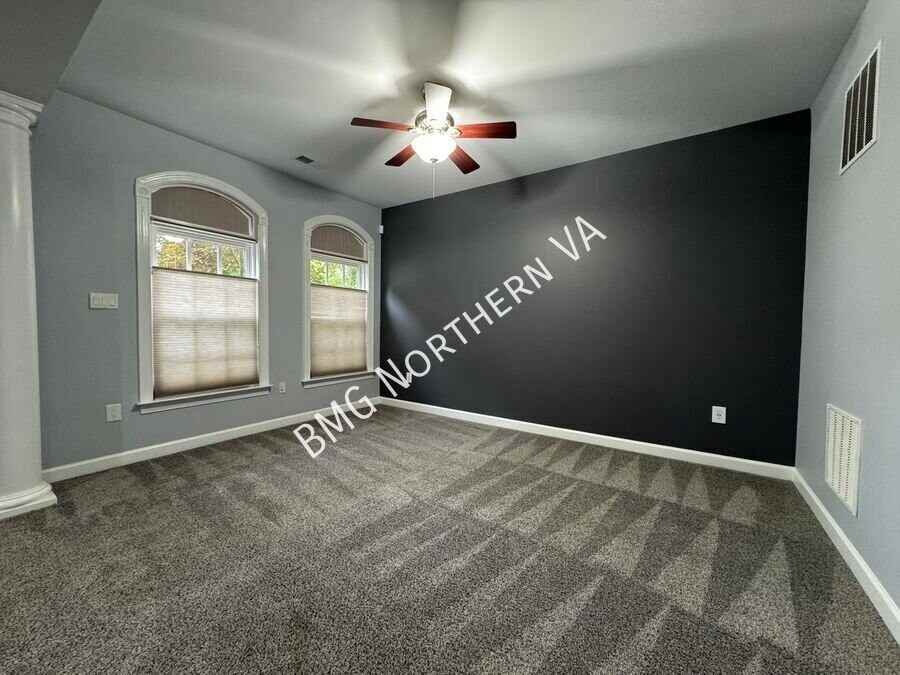 10673 General Kirkland Dr - Photo 5 of 50