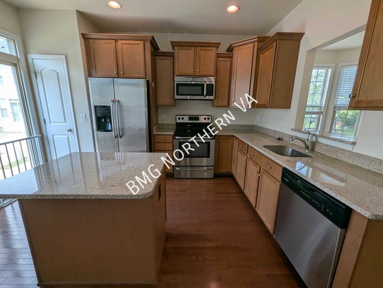 9220 Prescott Ave - Photo 7 of 25