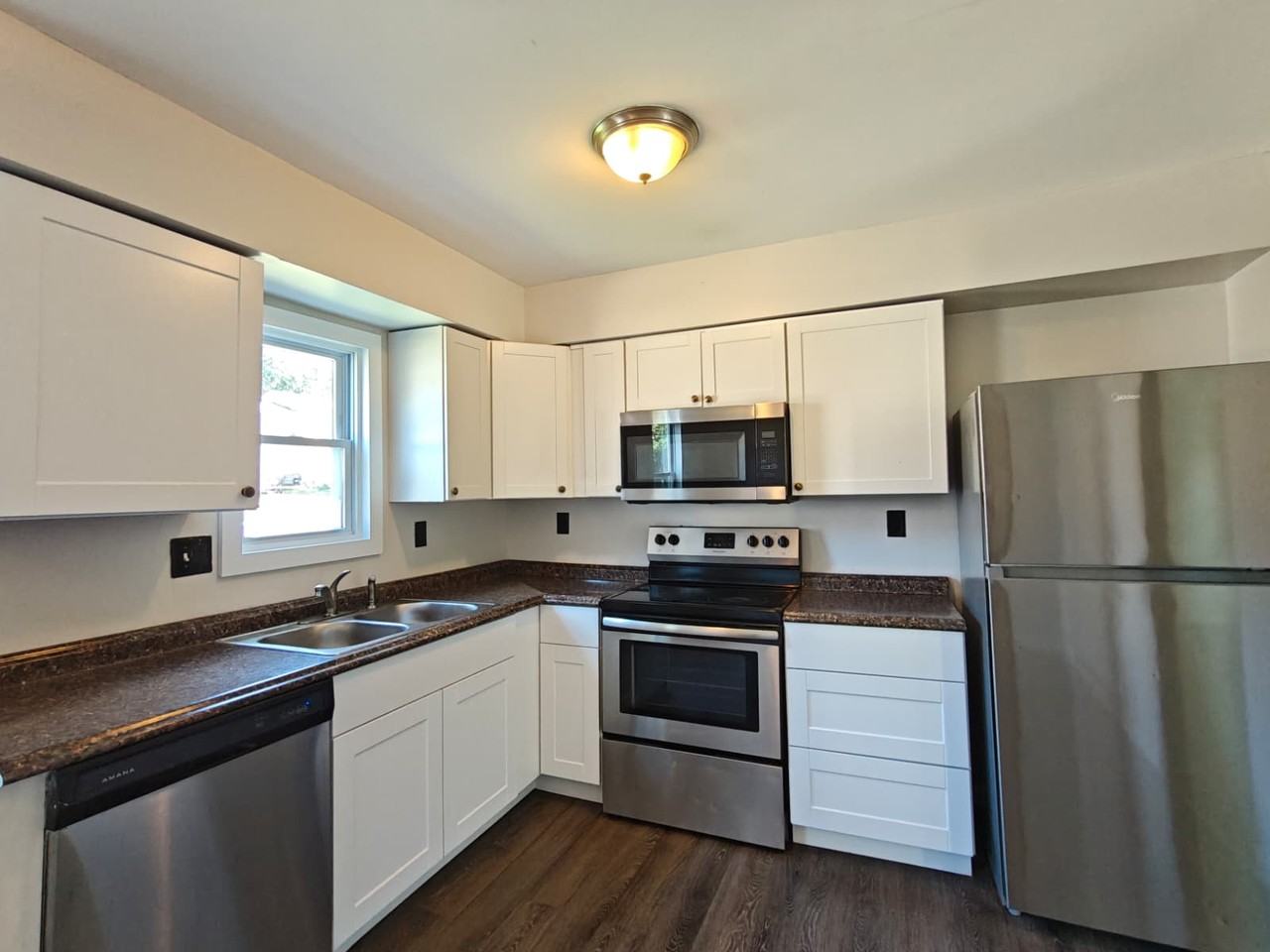 88 Berkshire Rd - Photo 4 of 16