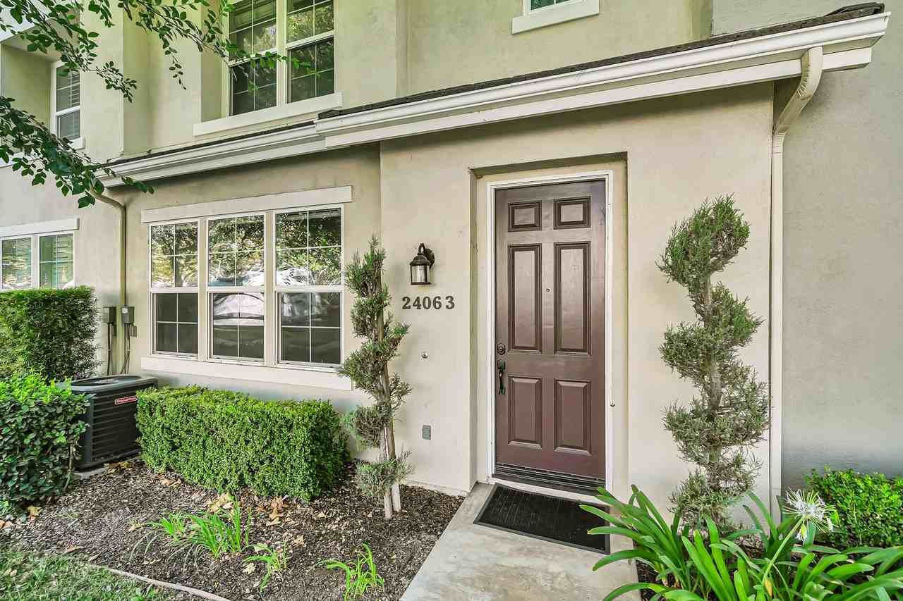 24063 Avocado Ln - Photo 4 of 42