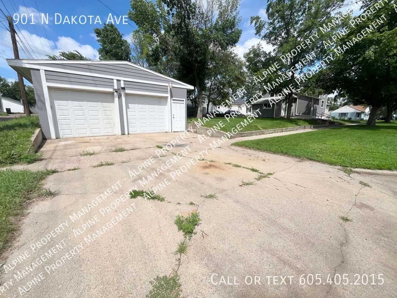 901 N Dakota Ave - Photo 4 of 28