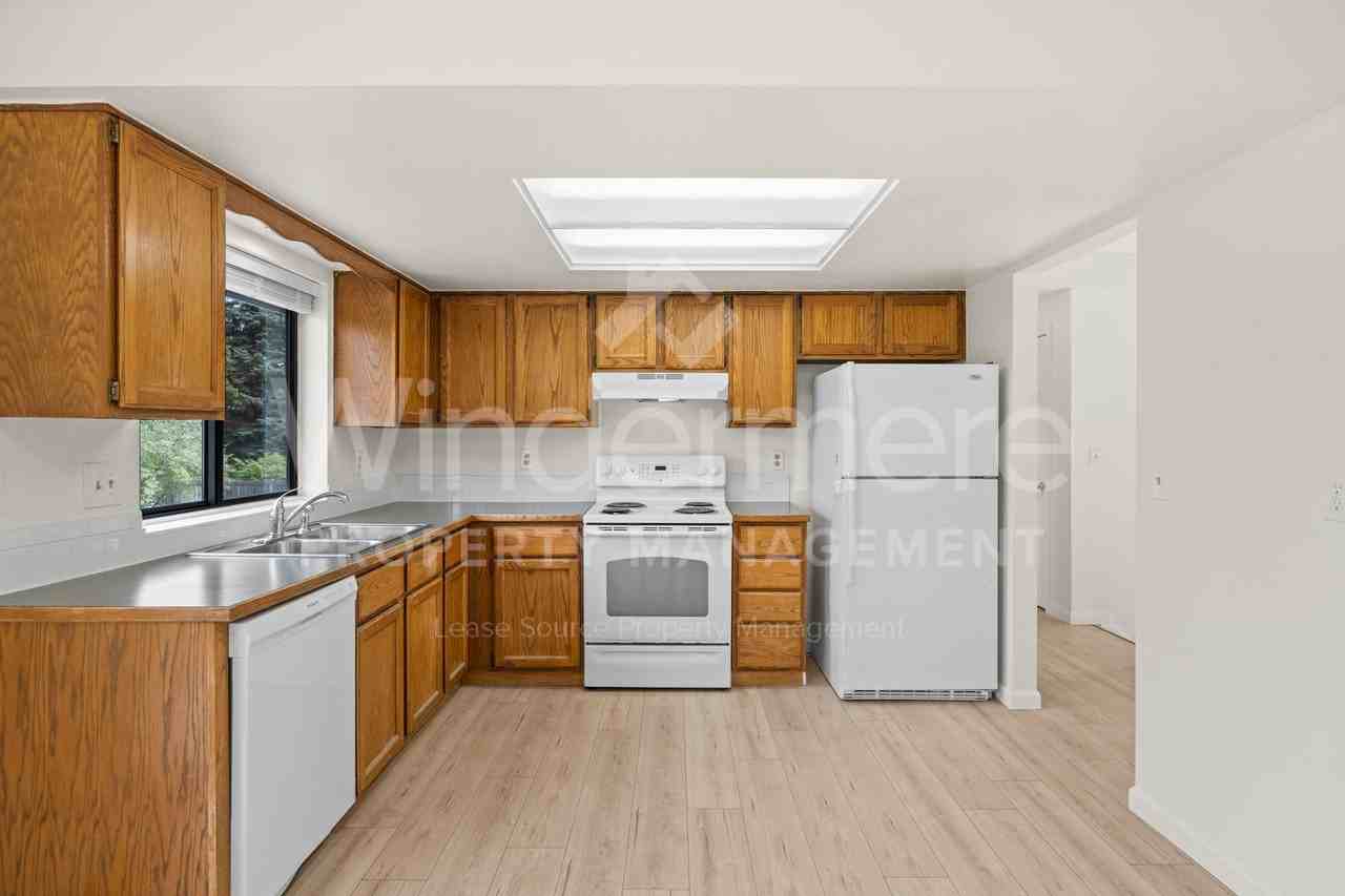 3503 E Clover Park Ave - Photo 4 of 29