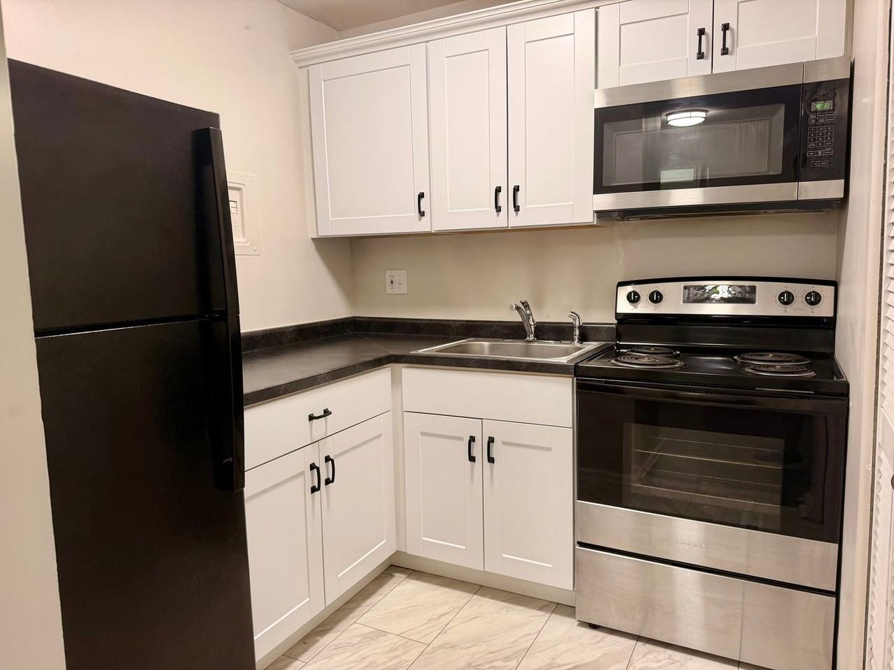 2600 Le Blanc Ct. - Photo 4 of 29
